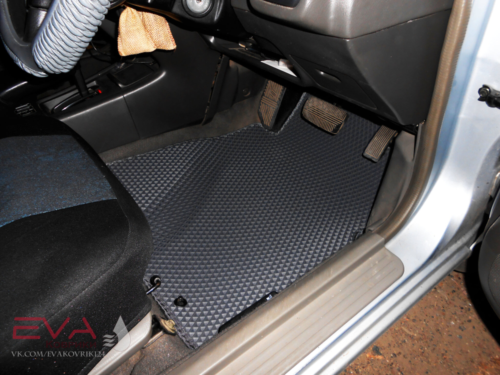 Nissan Avenir W11 (06.1999-12.2006) правый руль