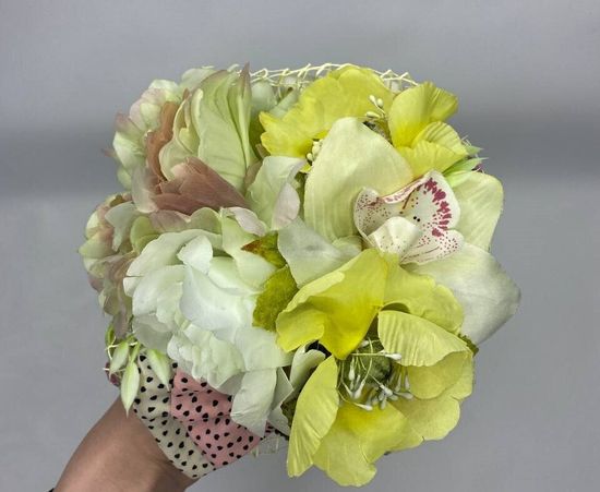 Свадебный букет из маков из орхидей