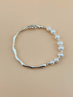Жемчужный браслет с серебряной дугой