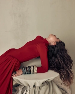 Платье с открытой спиной с буфами