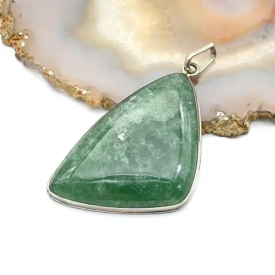 Камень авантюрин и его свойства: магия, целебные качества и использование