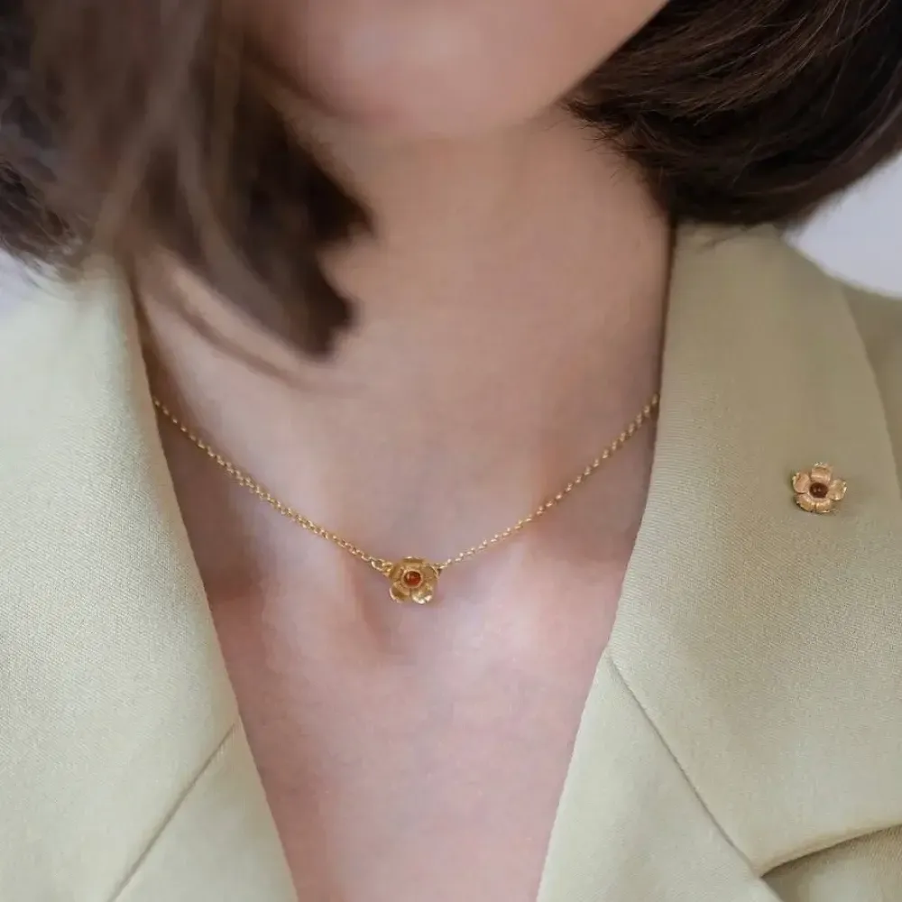 Колье Цветок с коньячным янтарем, позолота