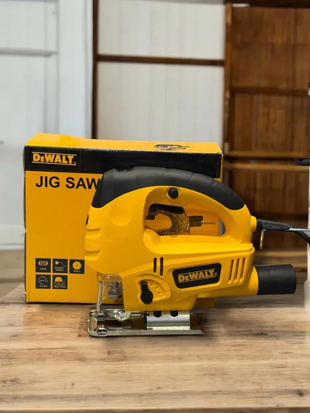 Лобзик DeWalt c лазером электрический