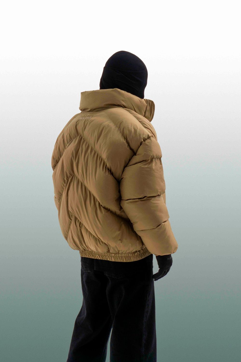 Пуховик Issaya Ark Puffer бежевый