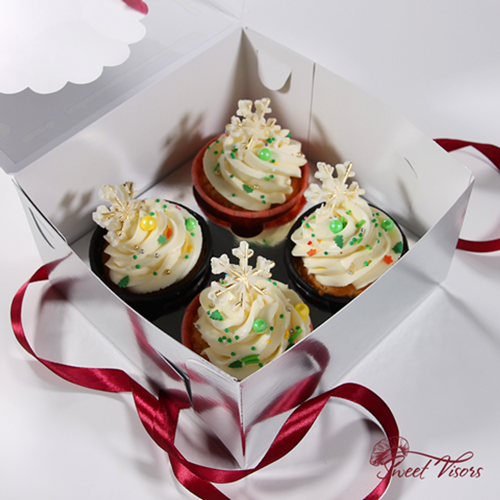 Новогодние капкейки на заказ Кондитерская Sweet Visors Сладкие Козырьки. Кондитер Светлана Дегтерева. Десерты ручной работы на заказ в СПБ. Мы создаем сладкие истории на любой вкус