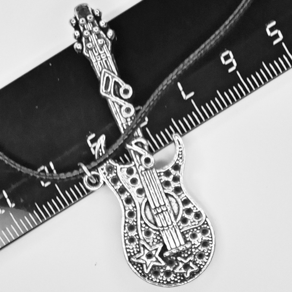 Кулон подвеска "Гитара" (55х22мм) на шнурке 45см под серебро. Бижутерия, украшения.