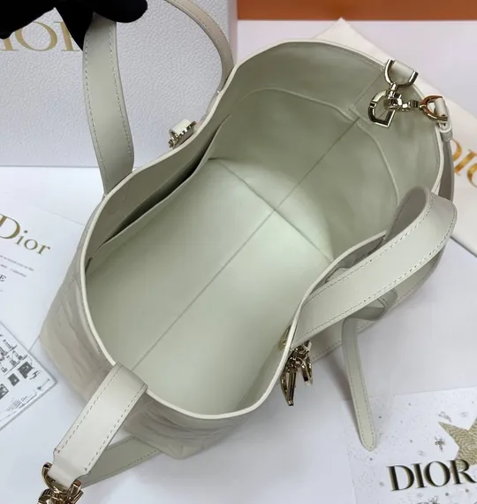 Сумка Dior Toujours вертикальная, белый