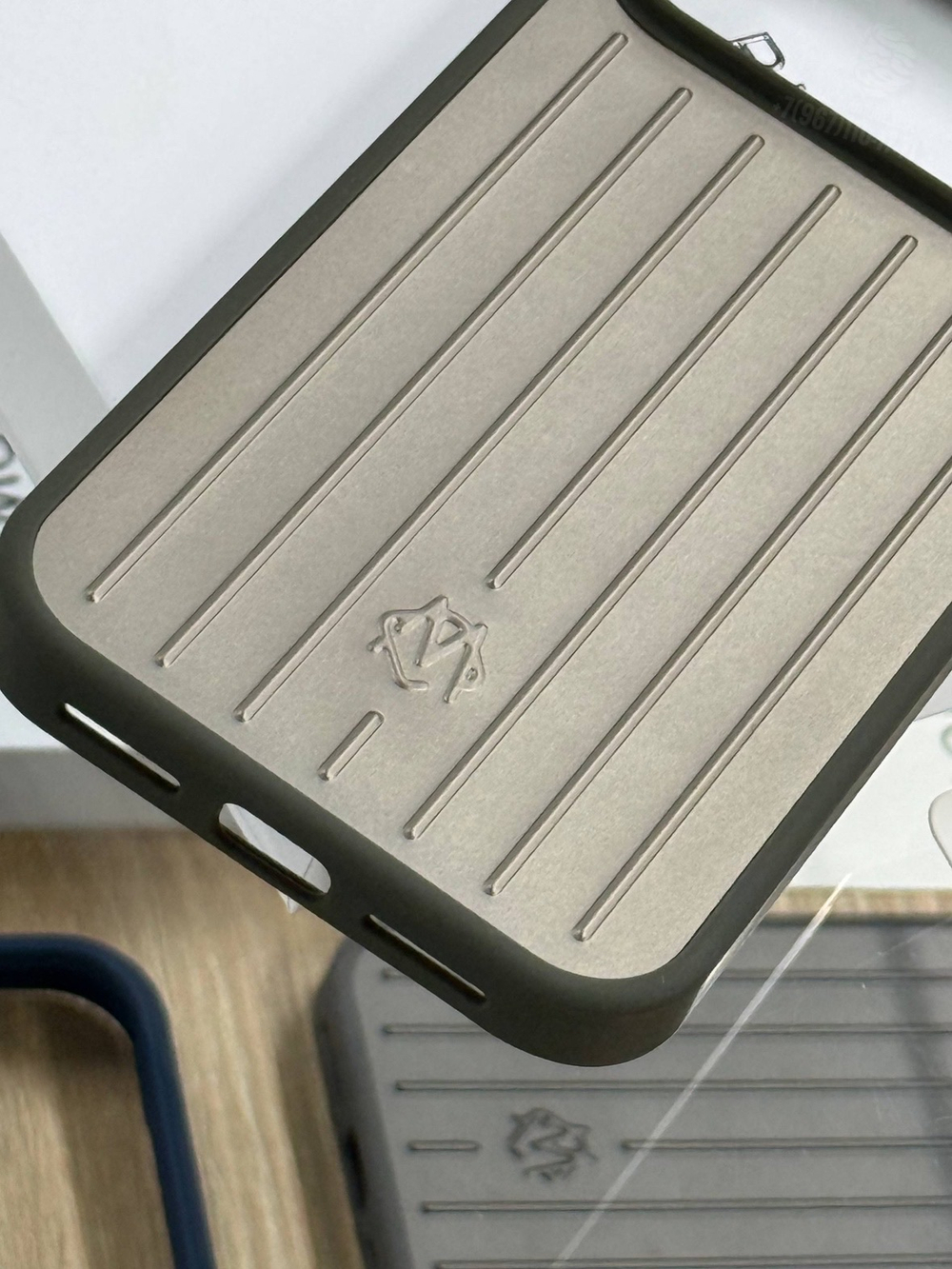 Чехол на iPhone 17 Pro Max Rimowa