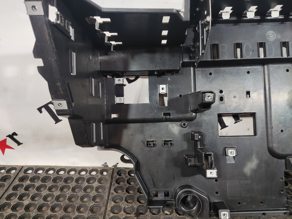 Кронштейн крепления торпедо