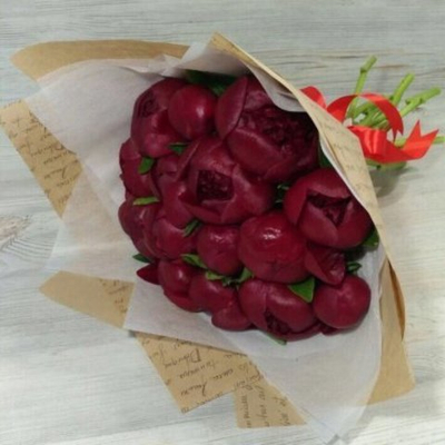 Букет из 15 бордовых пионов