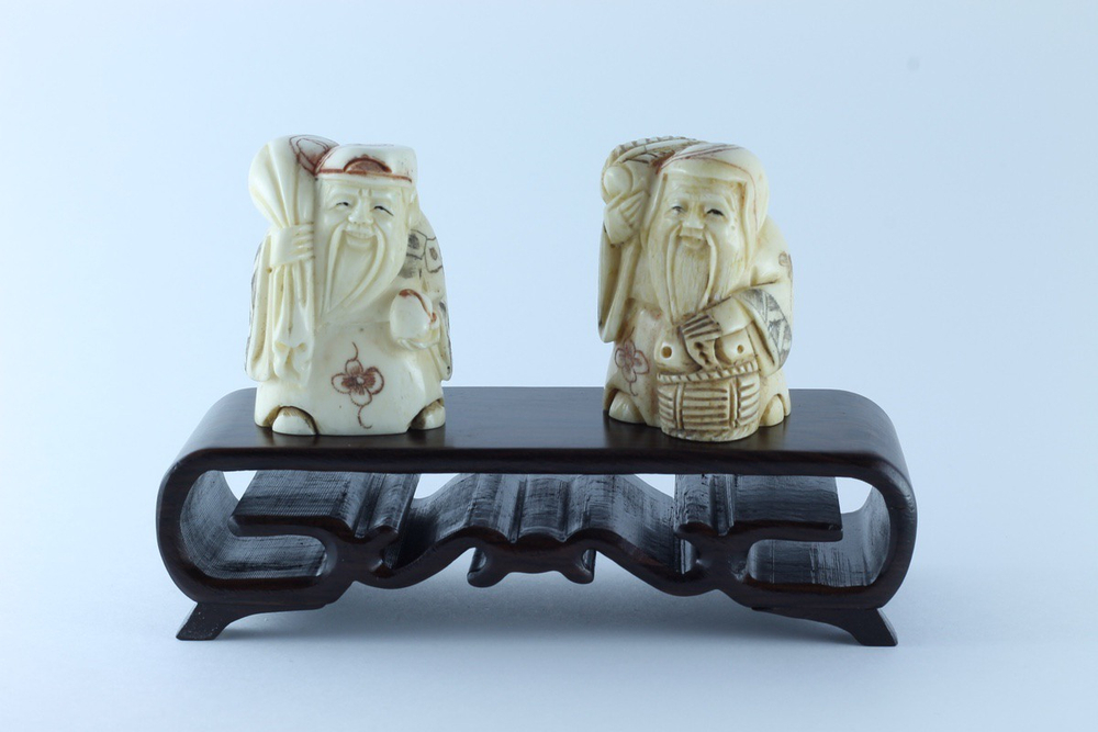 Сет нэцкэ Дзюродзин и Фукурокудзю на подставке