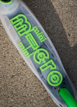 Самокат Mini Micro Deluxe Flux LED неоновый зеленый