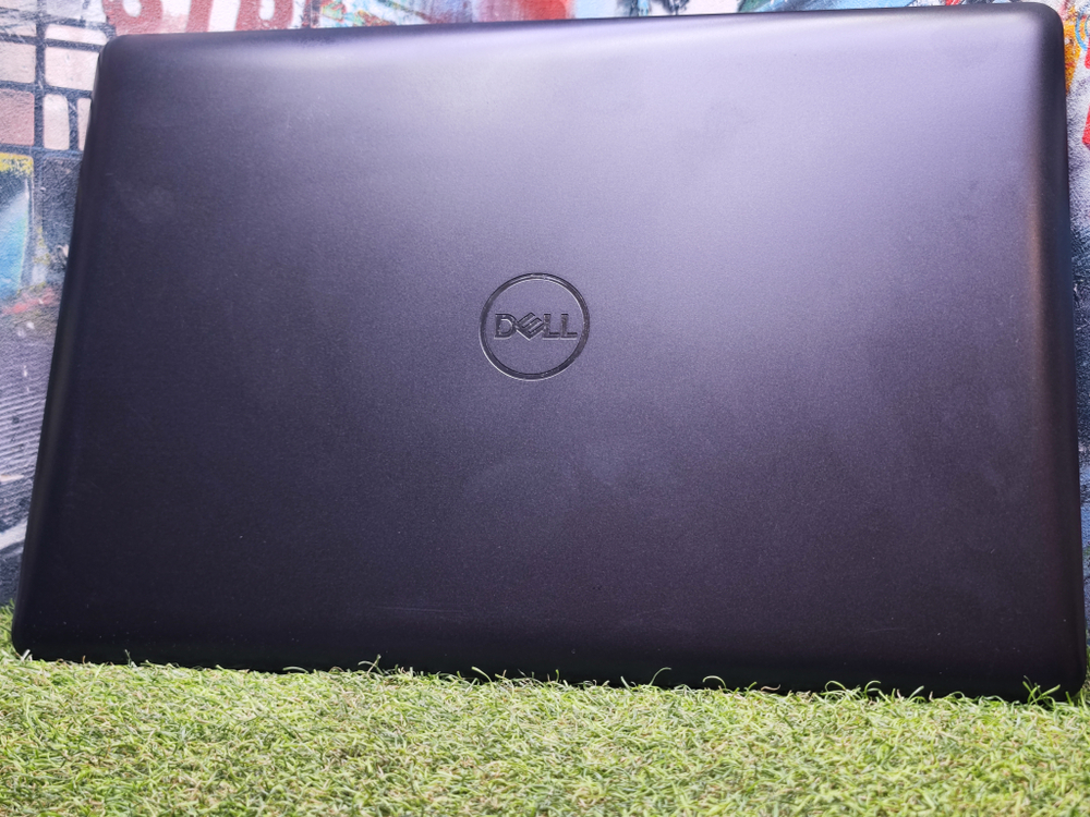 Dell Inspiron 17 i5-8250U/8Gb/Radeon 530/128Gb/1Tb/FHD/5770-9676