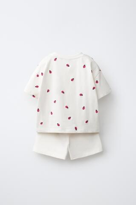 ZARA КОМПЛЕКТ ИЗ ФУТБОЛКИ И ШОРТОВ С ВЫШИВКОЙ, ЭКРЮ