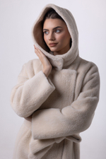 Пальто с капюшоном утепленное