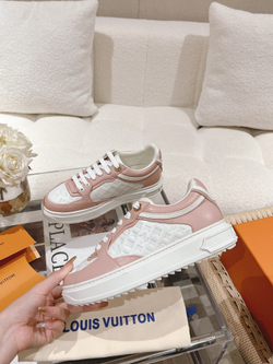 Louis Vuitton Time Out