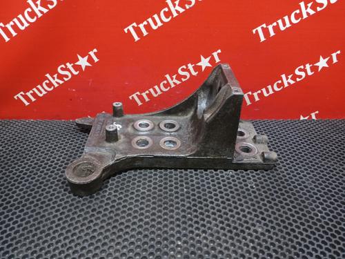 Кронштейн бампера левый 2018г.