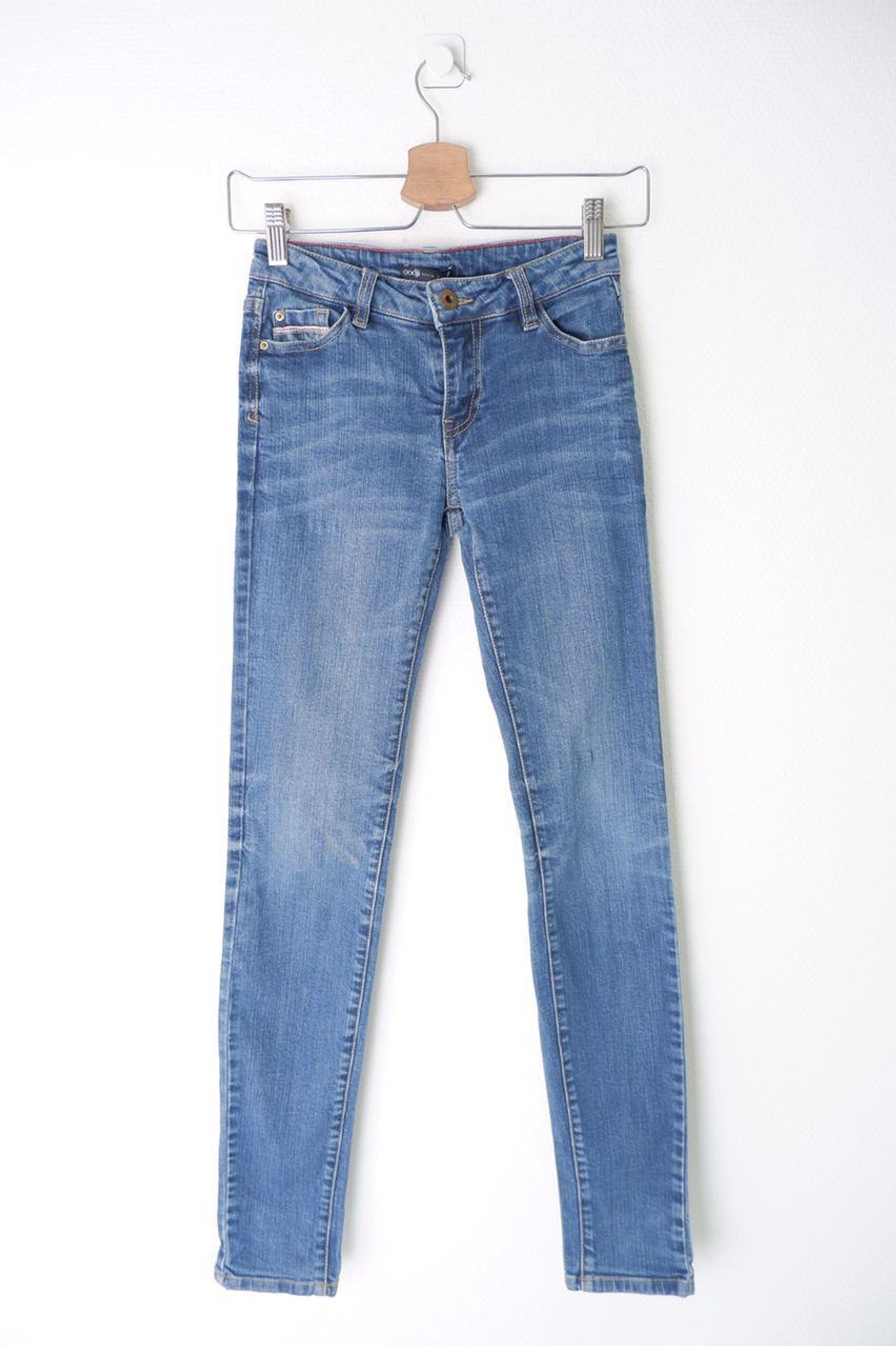 Модные джинсы трубы: кому подходят, виды, цвета, с чем носить