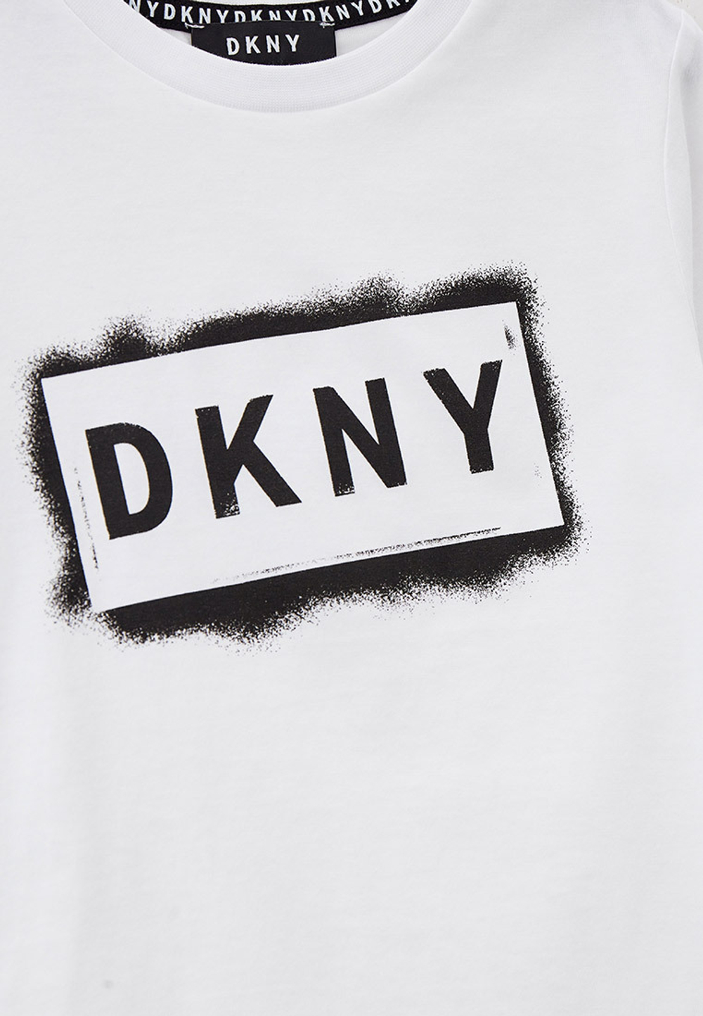 Футболка DKNY Белый/Принт: логотип в прямоугольнике (Мальчик)