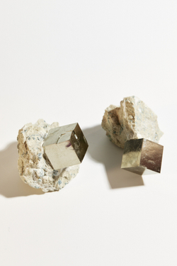 Пирит на породе M