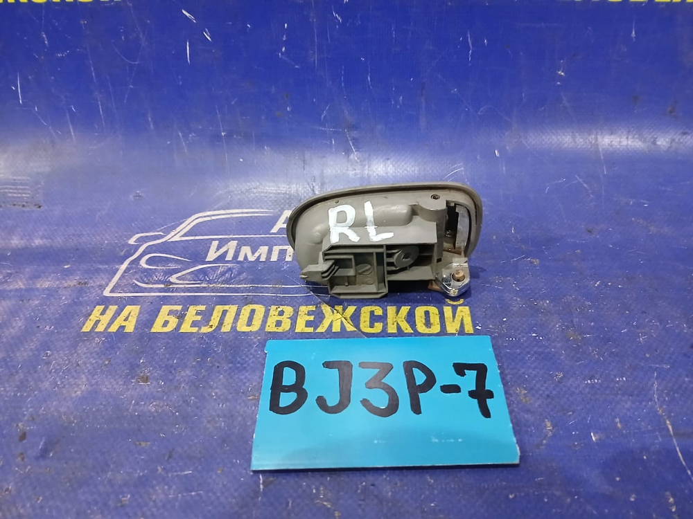 Ручка двери задней левой салонная MAZDA FAMILIA 2001