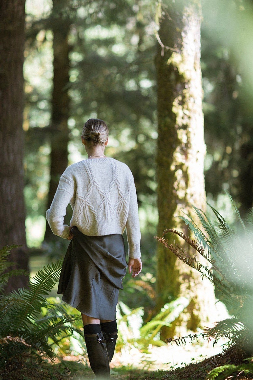 Описание по вязанию пуловера спицами "Risle"