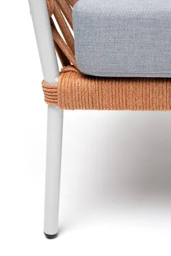 "Диего" диван 2-местный плетеный из роупа, каркас алюминий светло-серый (RAL7035) муар, роуп оранжевый меланж круглый, ткань светло-серая