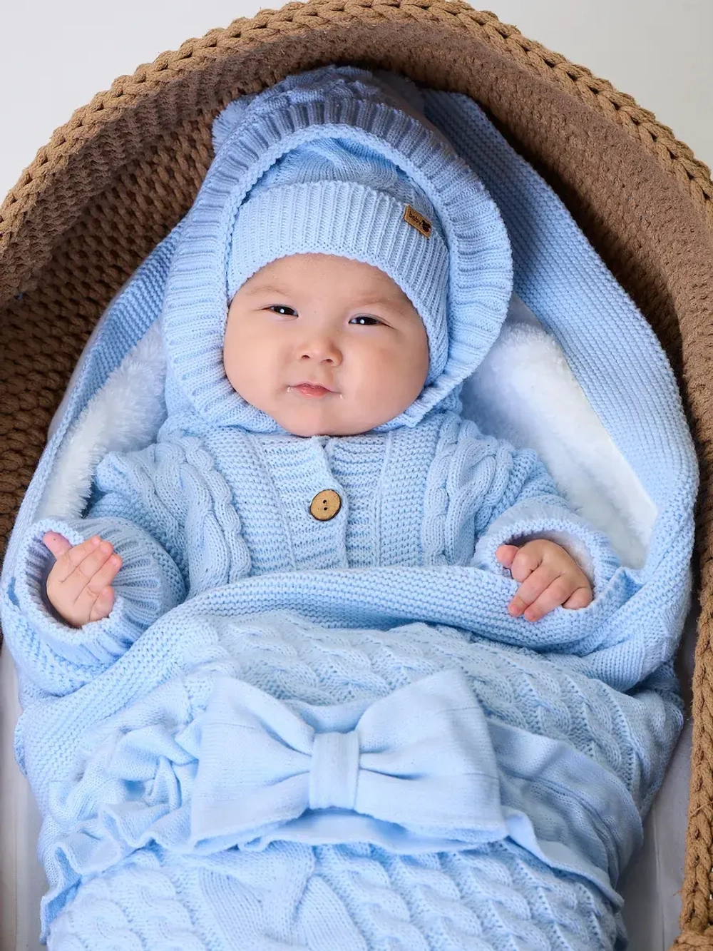 Вязаный конверт на выписку для новорожденного теплый