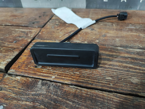 Кнопка открывания багажника Hyundai Tucson 4 20-нв Б/У Оригинал 81820N9000