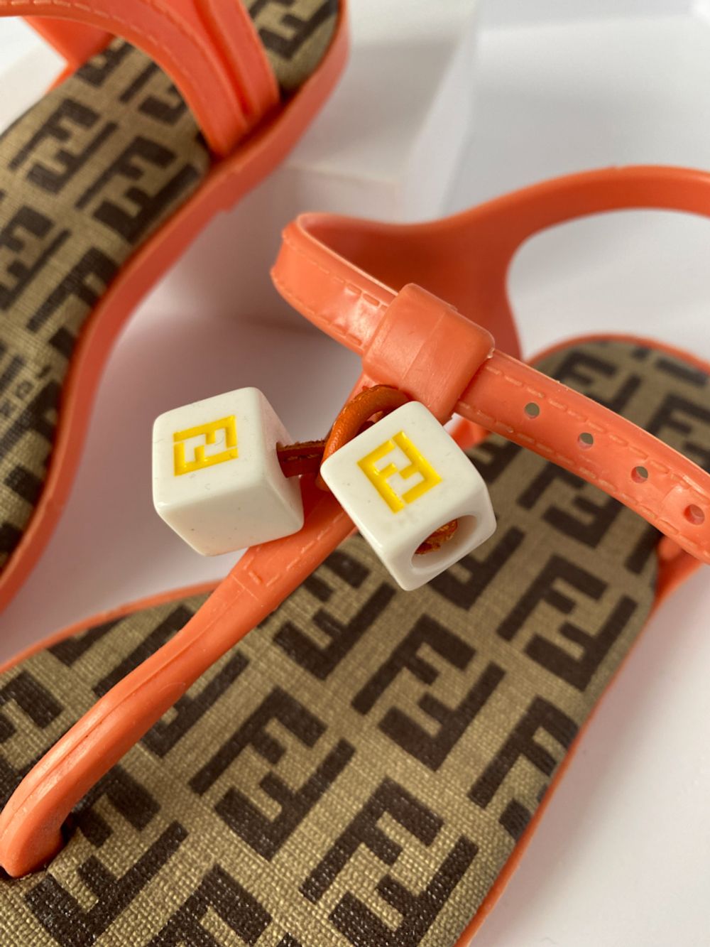 Сандалии Fendi, 25,5