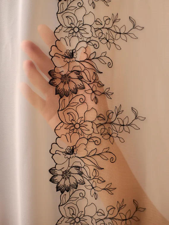 05-167 ОПТ Вышивка на неэл. сетке 21 см, насыщенно-бежевый/черный (левая)