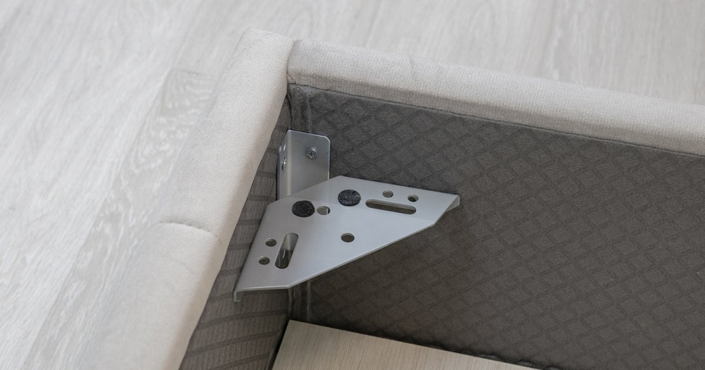 Кровать Милана без ПМ 180 см велюр светлый кварцевый серый