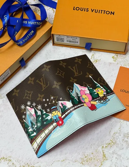 Обложка для паспорта Louis Vuitton Vivienne Skating