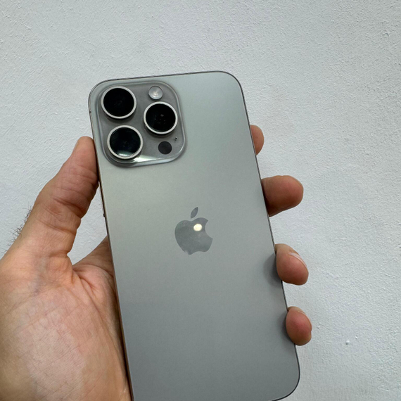 Apple iPhone 15 Pro Max  256GB АКБ 100% (полный комплект)