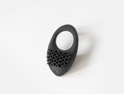 Черное перезаряжаемое эрекционное виброкольцо Stellar