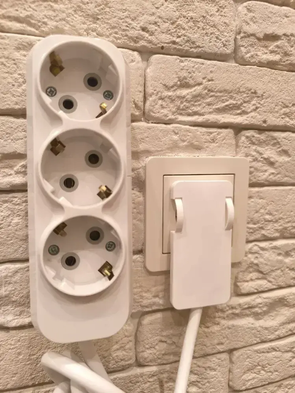 Удлинитель электрический с плоской потайной вилкой невидимкой (за шкаф) 3 розетки 1.5 Метра вилкой (за шкаф) Сетевой фильтр бытовой (удлинитель)