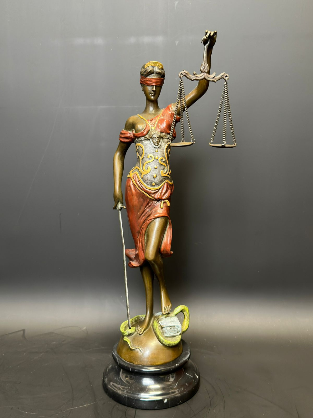 Бронзовая скульптура «Фемида — Богиня правосудия»