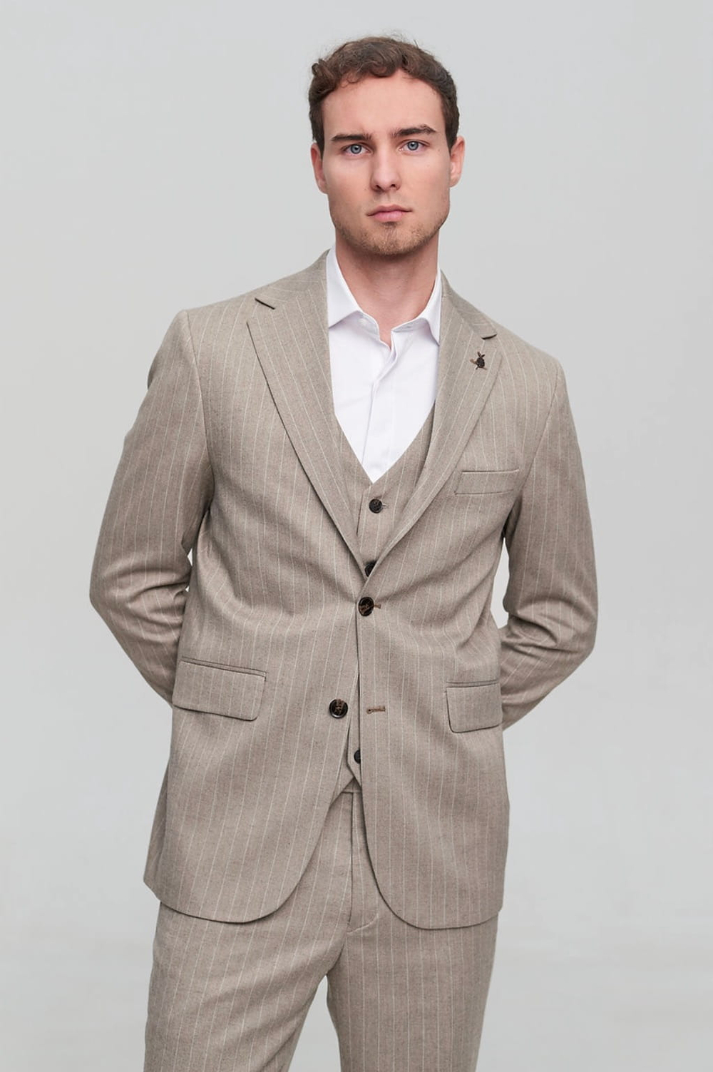 Мужской классический костюм (бежевый) В57