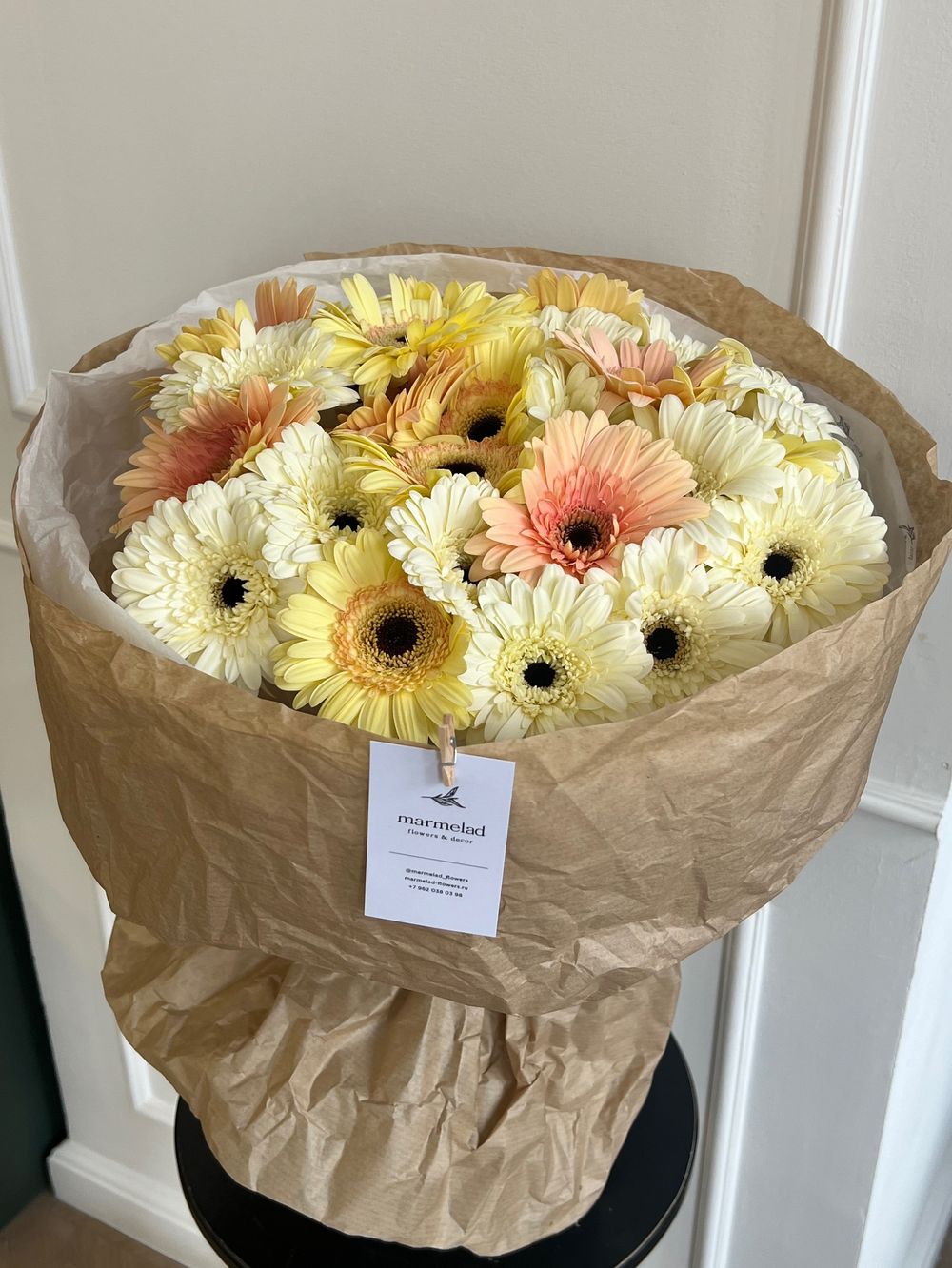 Букет из гербер в кремовом оттенке 25 шт