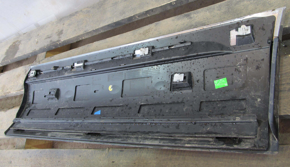 Накладка двери задняя правая целая Touareg 2 Б/у Оригинал 7p6854950h