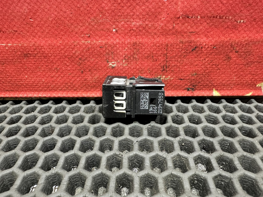 Кнопка сигнала заднего хода