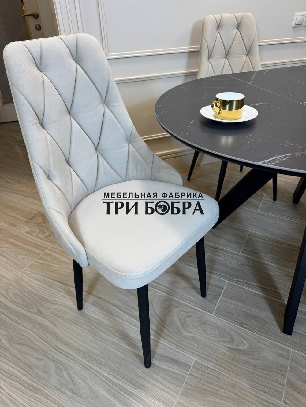 Круглый раздвижной стол "Бонжур", керамогранит, черный мрамор и стулья "Лондон"