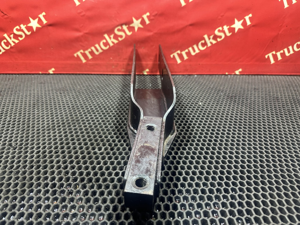 Кронштейн торсиона кабины правый 2023г.