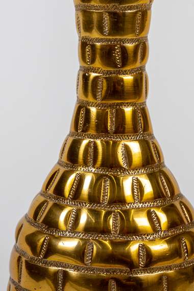 Ваза металлическая золотая