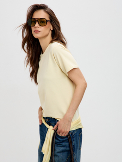 Классическая базовая футболка полуприлегающего силуэта