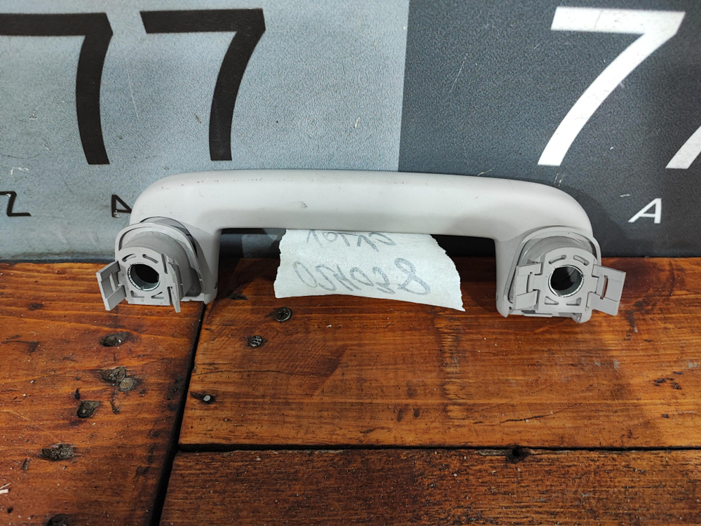 Ручка потолочная Volvo S80, V70, XC60, XC70  Б/У Оригинал 39899166