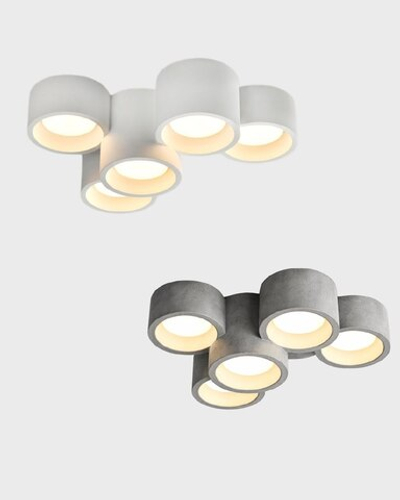 Минималистичный потолочный светильник с кластерной композицией.