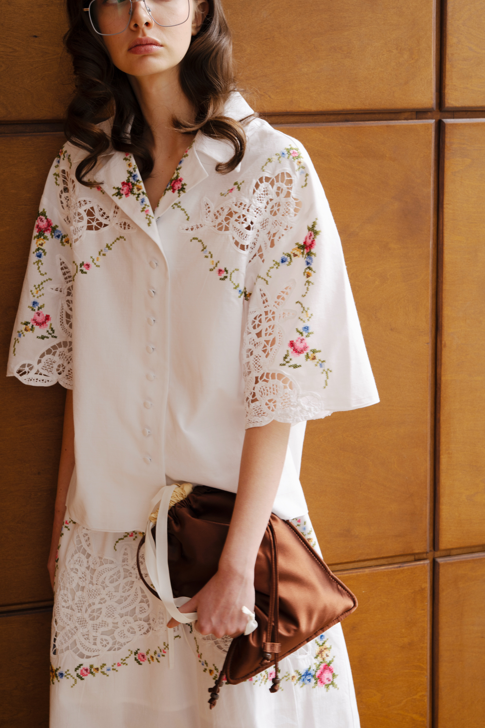 Рубашка с цветочной перфорированной вышивкой 