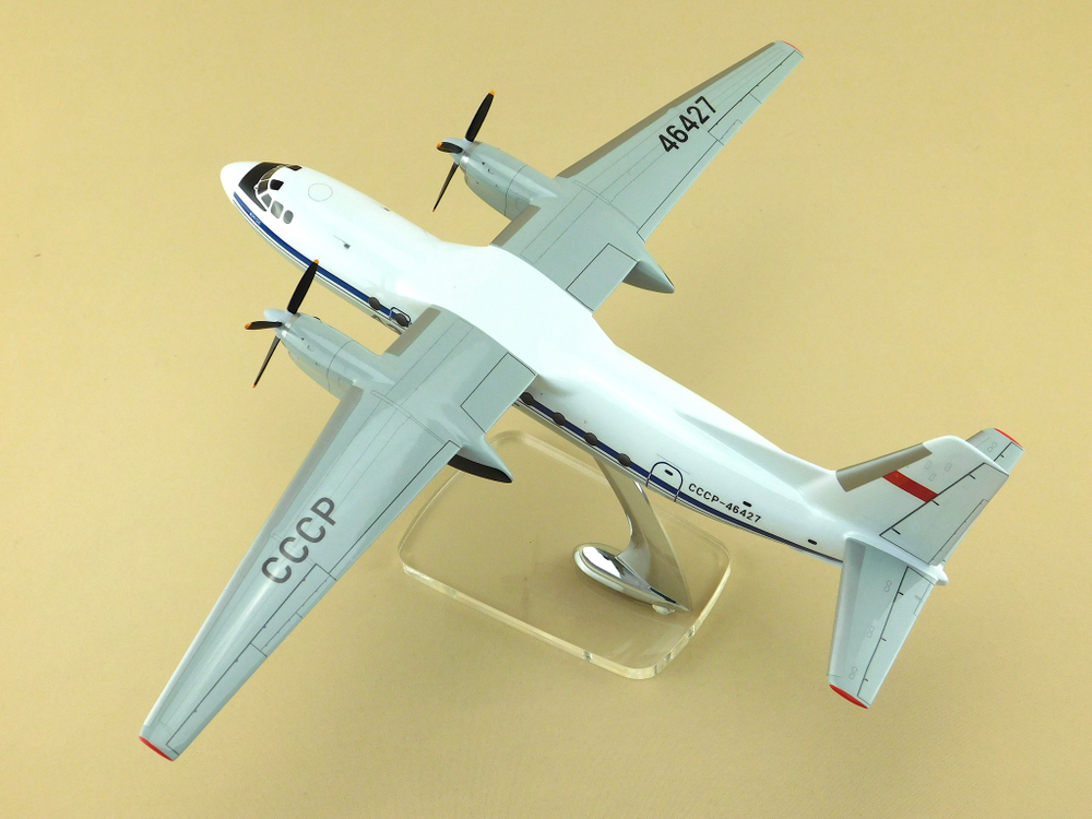 Подели самолетов. Модель самолета АН-24 (м1:72, КРАСAВИА). Модель самолета АН 24. АН-24 1/72. Самолёт АН 24 модель сборная.