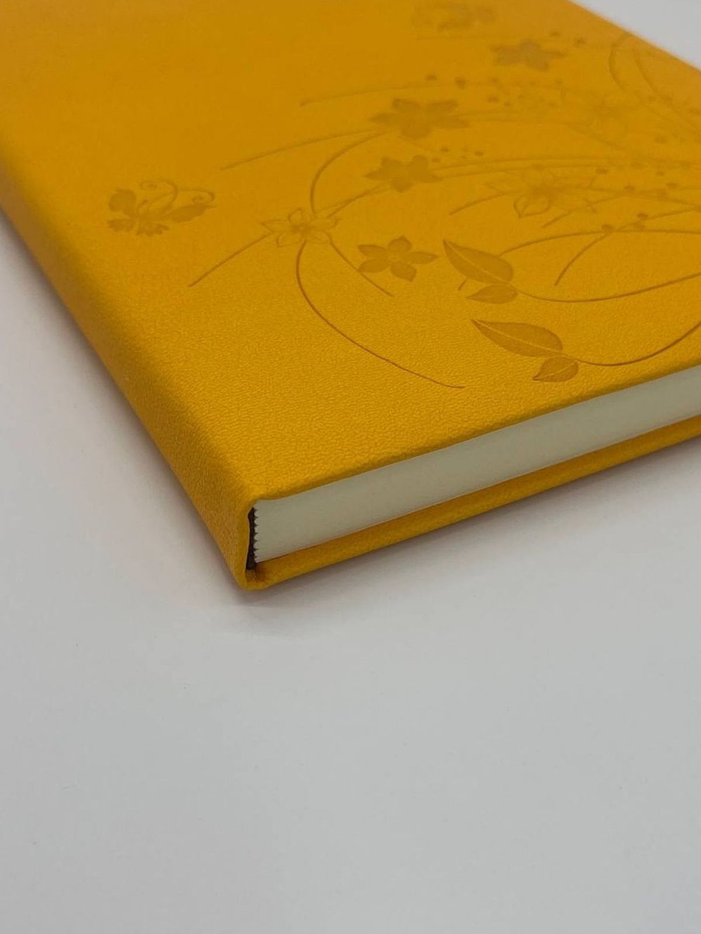Блокнот 135 л. В5 25*17,5 см лин. желтые цветы  (7670-3)